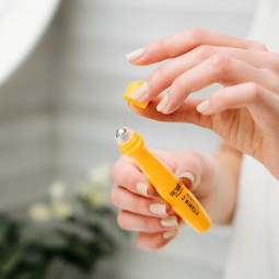 Vitamin C Age Pro Roll-on na rozjasnenie očného okolia, 15ml - VICTORIA BEAUTY